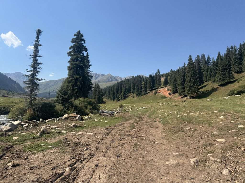 The start of the Ak Suu traverse follows the Jyrgalan river